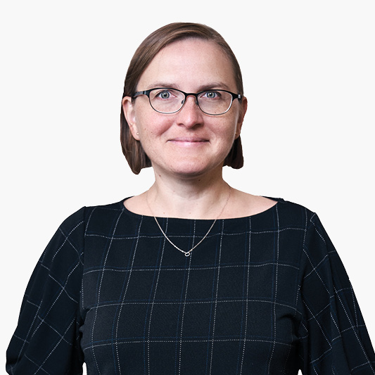 Associate Jenia Lynn