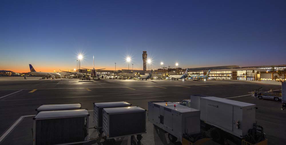 Phoenix Sky Harbor International Airport's Terminal 3 North Concourse far away view